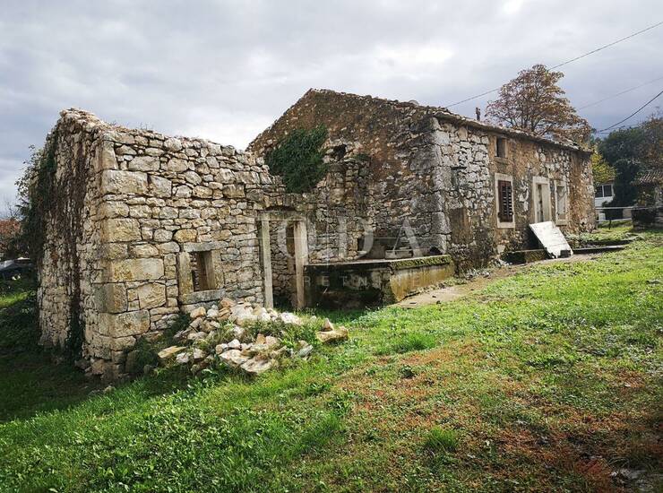 PRILIKA!POPUST!Istarska kamena kuća za adaptaciju