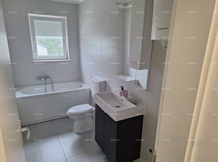 Na prodaju je moderno i lijepo opremljen stan površine 50 m², izgrađen 2... — fotografija 5