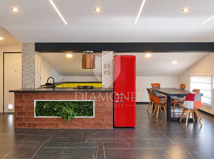 PRILIKA! Umag, prostran stan 100 m2 sa saunom! — fotografija 3