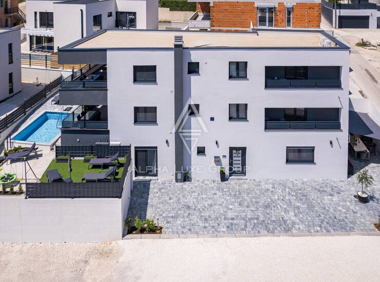 Istra, Medulin : Luksuzna vila s bazenom 50 metara do mora — fotografija 2