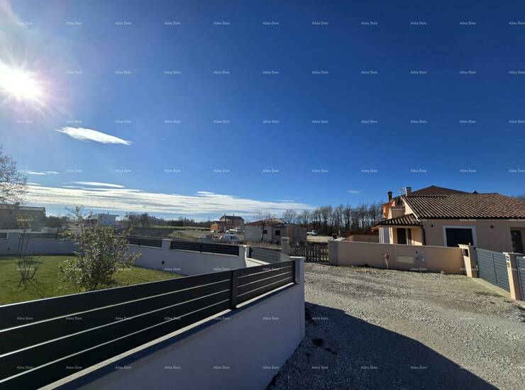 Prodaja građevinskog zemljišta .
Naseljeni dio mjesta, zemljište je okru... — fotografija 2