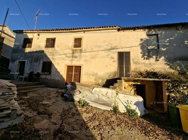 Prodaje se stara kamena kuća ukupne površine 250 m², s pripadajućom oku... — fotografija 2