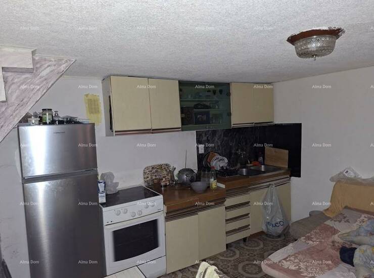 Prodaje se stara kamena kuća ukupne površine 250 m², s pripadajućom oku... — fotografija 5