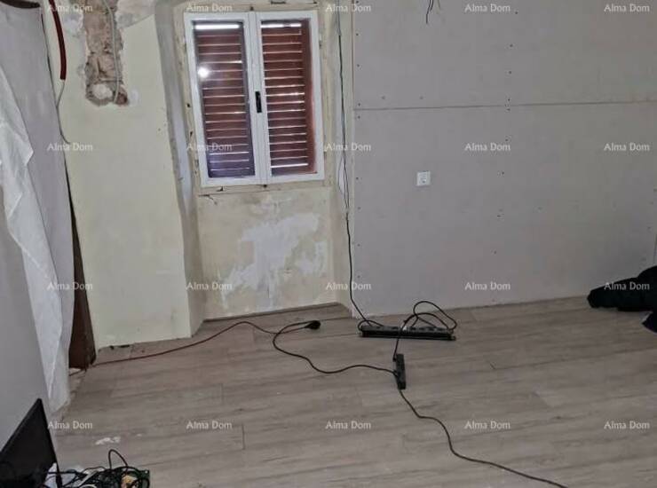 Prodaje se stara kamena kuća ukupne površine 250 m², s pripadajućom oku... — fotografija 8