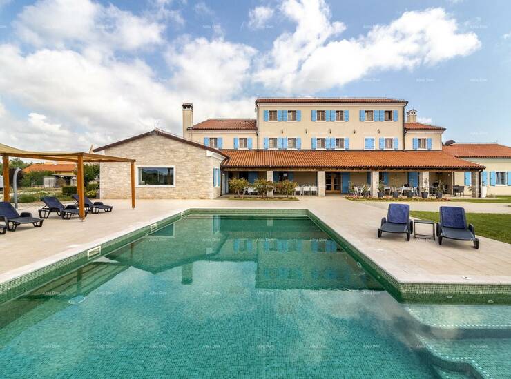 Prodaje se predivan Hotel i Restoran u malom turističkom mjestu.
Sastoji s...