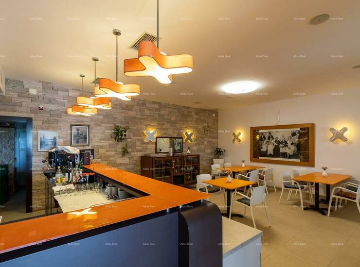 Prodaje se predivan Hotel i Restoran u malom turističkom mjestu.
Sastoji s... — fotografija 3