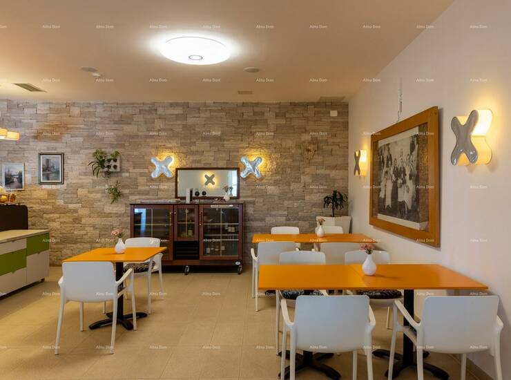 Prodaje se predivan Hotel i Restoran u malom turističkom mjestu.
Sastoji s... — fotografija 4