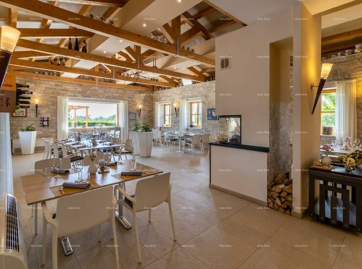 Prodaje se predivan Hotel i Restoran u malom turističkom mjestu.
Sastoji s... — fotografija 7