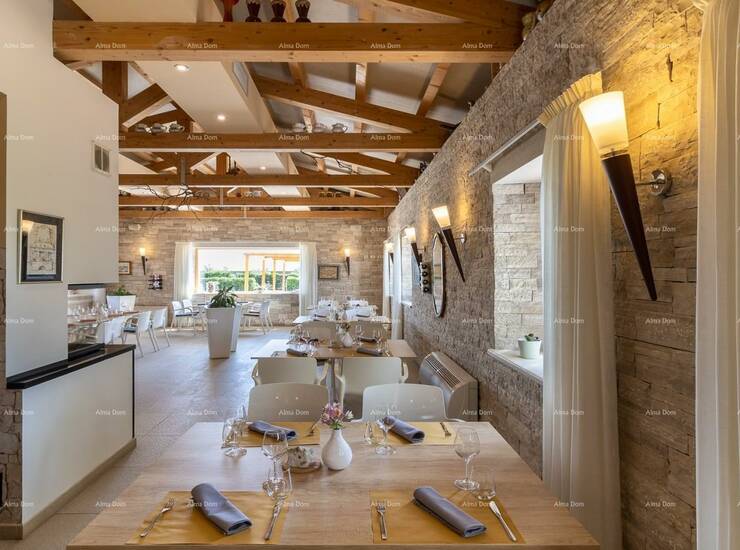 Prodaje se predivan Hotel i Restoran u malom turističkom mjestu.
Sastoji s... — fotografija 8