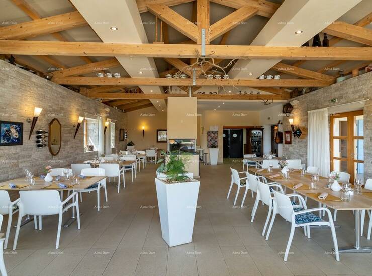 Prodaje se predivan Hotel i Restoran u malom turističkom mjestu.
Sastoji s... — fotografija 9