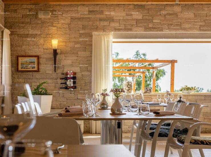 Prodaje se predivan Hotel i Restoran u malom turističkom mjestu.
Sastoji s... — fotografija 10