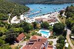 Ovaj šarmantni obiteljski hotel u Krnici, udaljen samo 200 metara od mora,...