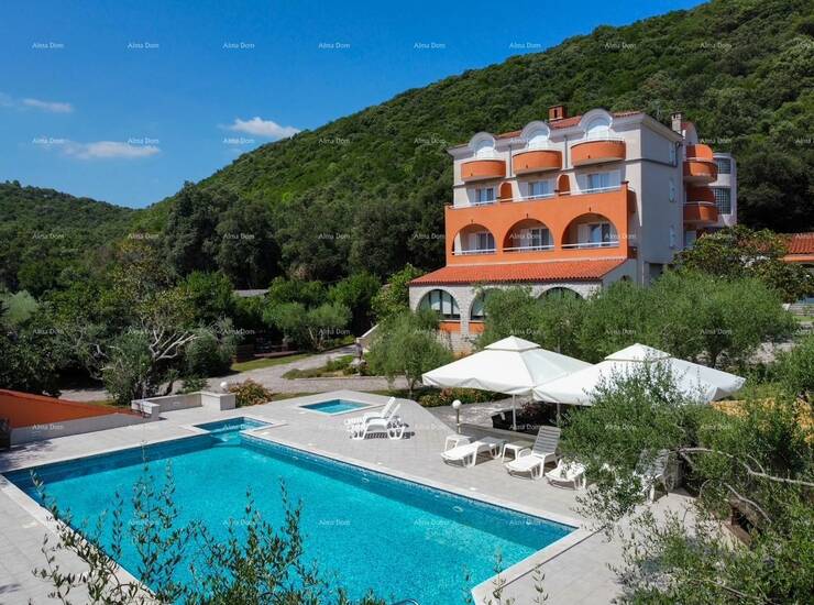 Ovaj šarmantni obiteljski hotel u Krnici, udaljen samo 200 metara od mora,... — fotografija 2