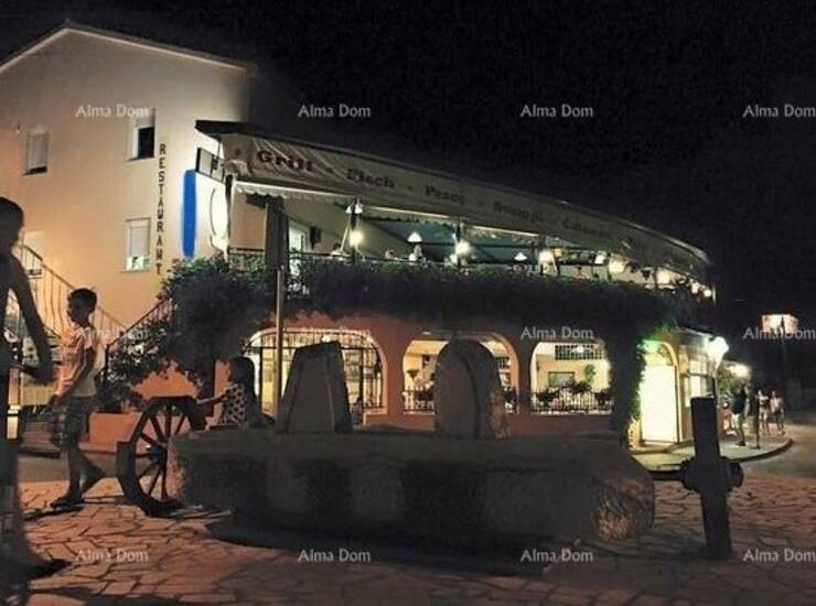 Na odličnoj i jako frekventnoj lokaciji, prodaje se stambeno-poslovni obje... — fotografija 4