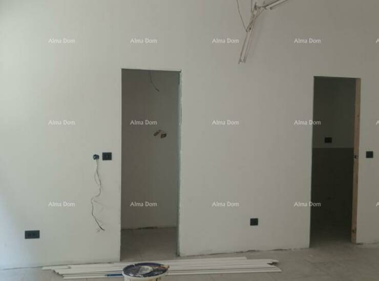 Na prodaju je poslovni prostor ukupne površine 32 m², smješten u samom c... — fotografija 3