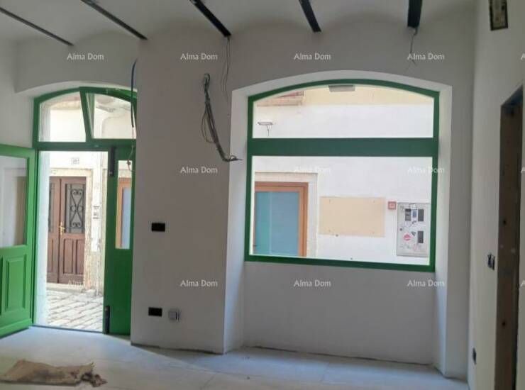 Na prodaju je poslovni prostor ukupne površine 32 m², smješten u samom c... — fotografija 5