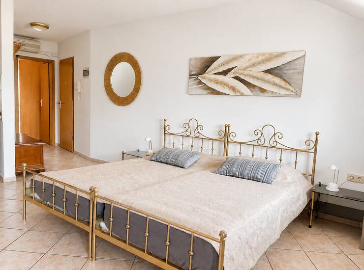 CRIKVENICA- INVESTICIJSKA KUĆA 498 M2, 3 APARTMANA + STAN + 2 POSLOVNA PROSTOR — fotografija 3