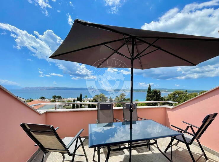 CRIKVENICA- INVESTICIJSKA KUĆA 498 M2, 3 APARTMANA + STAN + 2 POSLOVNA PROSTOR — fotografija 6