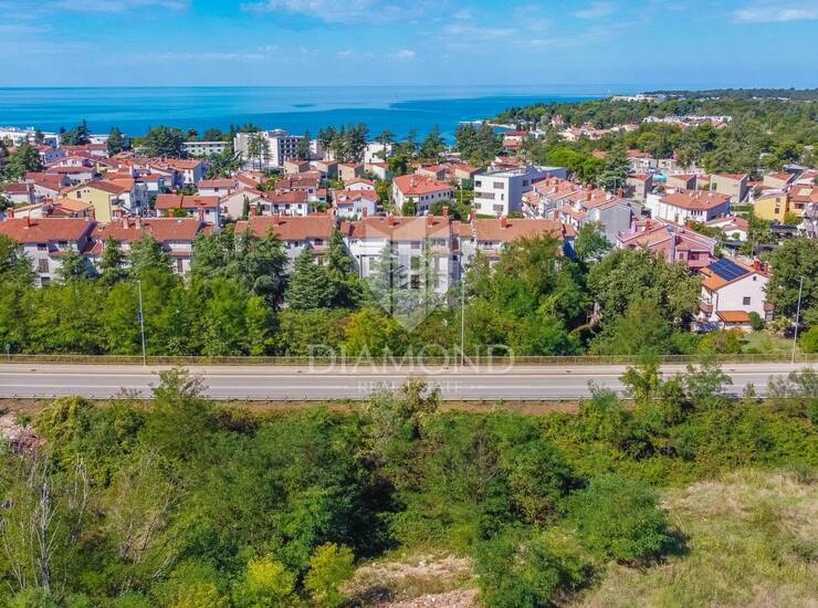 Poreč, zemljište 300m od mora i sadržaja!