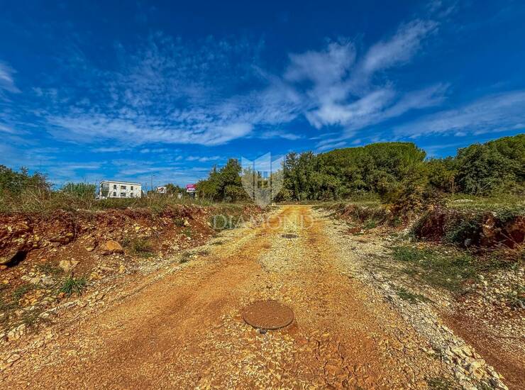 Poreč, zemljište 300m od mora i sadržaja! — fotografija 5