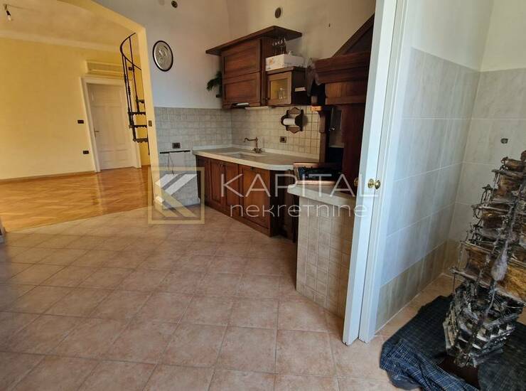 Strogi centar Opatije: Građanski stan, 200 m² s 2 parkirna mjesta — fotografija 6