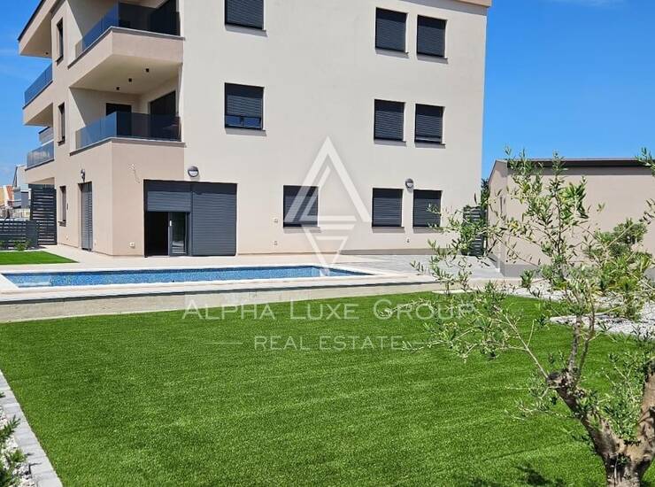 Istra, Banjole : Luksuzni stan s 3 sobe uz more