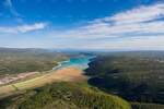 Prodaje se građevinsko zemljište,1329 m2,  
300 m od  centra Barbana.
Zem... — fotografija 8
