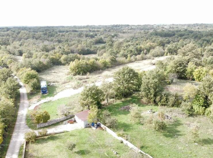 Prodajemo građevinsko zemljište, površine 663m2, u atraktivnom i mirnom ... — fotografija 2