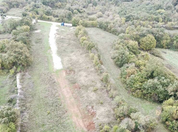 Prodajemo građevinsko zemljište, površine 663m2, u atraktivnom i mirnom ... — fotografija 4