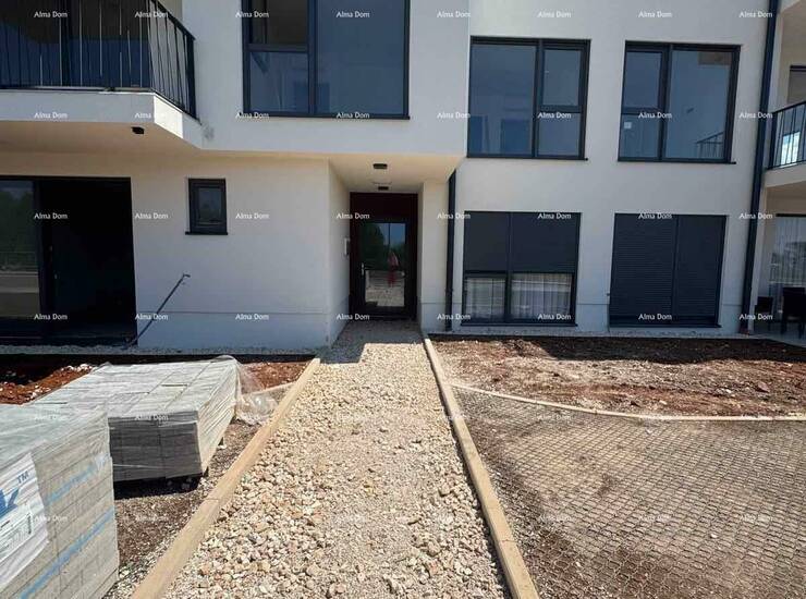 U samom gradu Umagu, u sklopu suvremenog stambenog projekta s ukupno 122 st... — fotografija 10