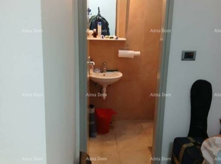Prodaje se stan površine 56 m² smješten u prizemlju stambene zgrade. Sas... — fotografija 2