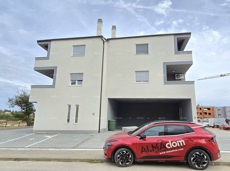 Novi stambeni kompleks sastoji se od 2 stambene dvokatnice, svaka zgrada sa...