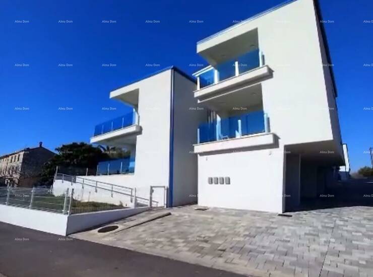Prekrasan apartman smješten u bloku E

U vili E nalazi se stan ukupne povr... — fotografija 5