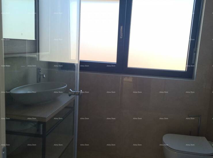 Prekrasan apartman smješten u bloku E

U vili E nalazi se stan ukupne povr... — fotografija 7