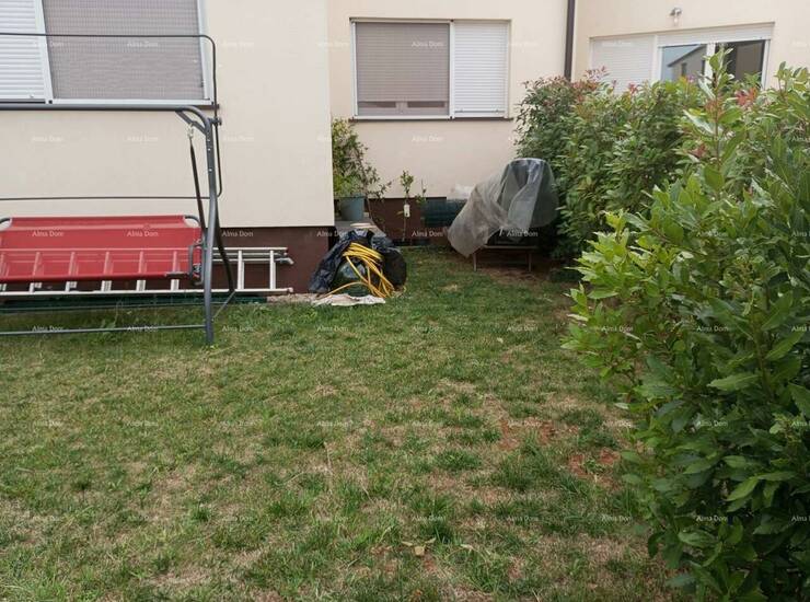 Na mirnoj lokaciji u mjestu Tar, prodaje se svijetao i odlično održavan s... — fotografija 6