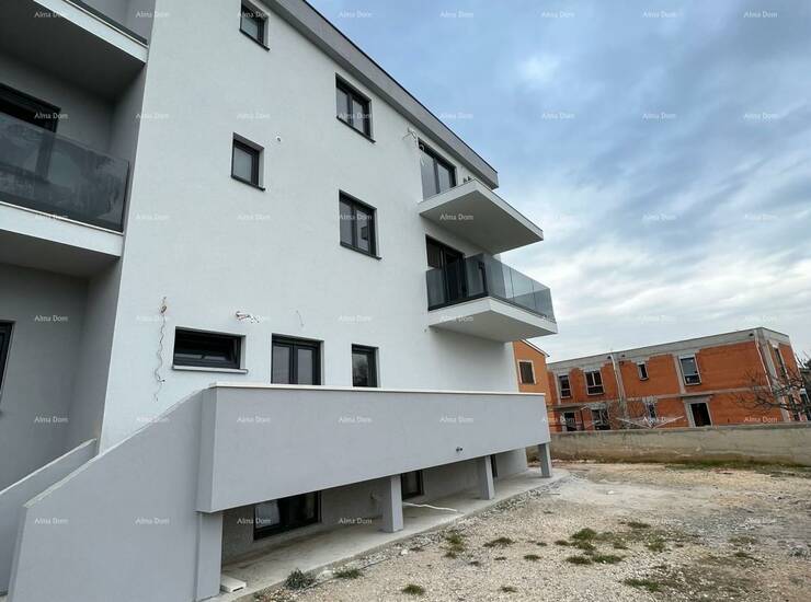 Prodajemo stan u novogradnji, površine 145 m2, u Medulinu!

Moderni stan s... — fotografija 9