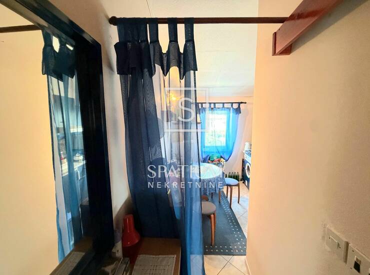 NOVI VINODOLSKI, APARTMAN S BALKONOM, NA DOBROJ LOKACIJI — fotografija 3