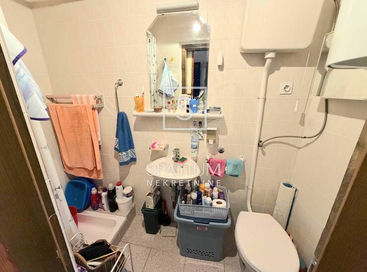 NOVI VINODOLSKI, APARTMAN S BALKONOM, NA DOBROJ LOKACIJI — fotografija 5
