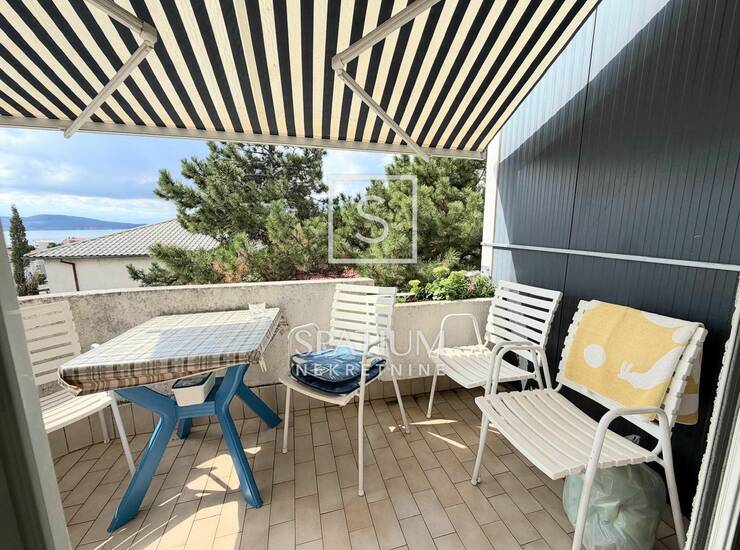 NOVI VINODOLSKI, APARTMAN S BALKONOM, NA DOBROJ LOKACIJI — fotografija 6