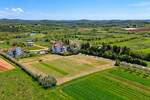 Istra, predivno zemljište 5.300 m2 blizu Petram resorta! — fotografija 3