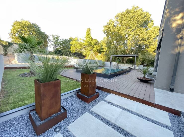 Privatna resort oaza u blizini Barbana: vila modernog dizajna sa spektakularnim — fotografija 4