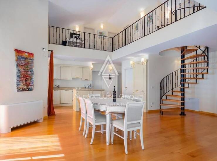 OPATIJA – Atraktivna investicija: Vila u prvom redu do mora s 6 apartmana — fotografija 2