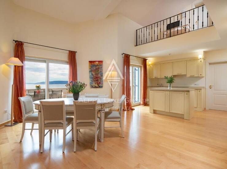 OPATIJA – Atraktivna investicija: Vila u prvom redu do mora s 6 apartmana — fotografija 4