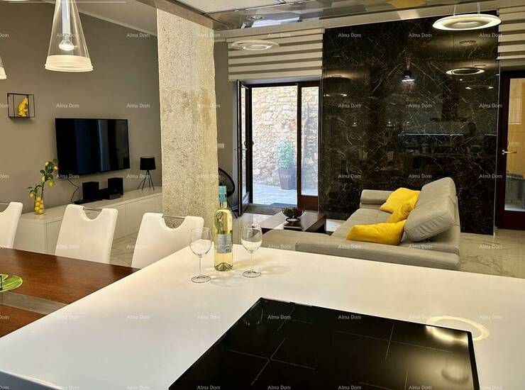 Prodaje se kuća sa 3 apartmana, Poreč. 
Stanovi na 3 etaže sa terasom u ... — fotografija 2