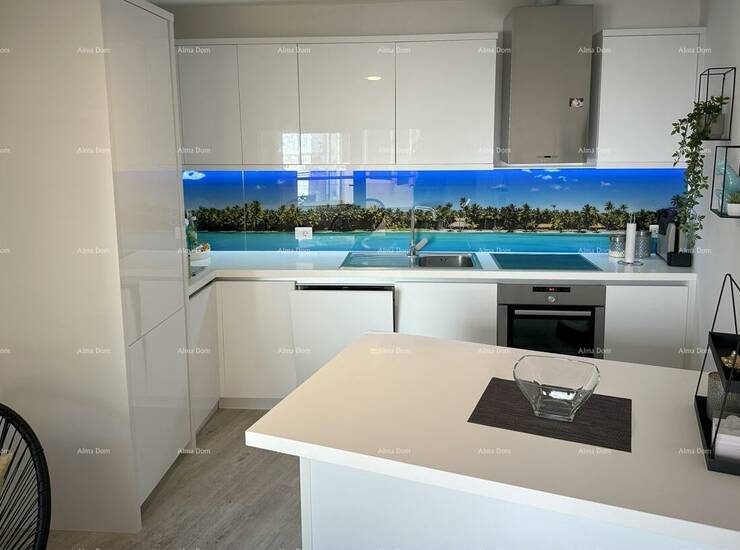 Prodaje se kuća sa 3 apartmana, Poreč. 
Stanovi na 3 etaže sa terasom u ... — fotografija 10