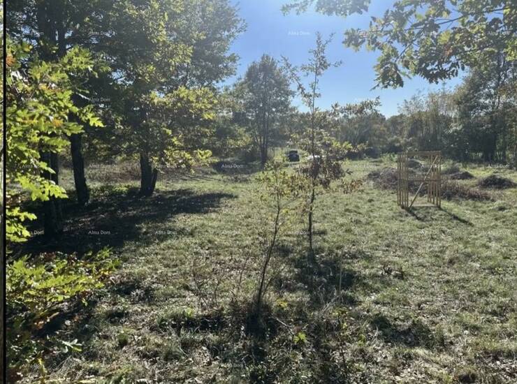 Na prodaju je građevinsko zemljište površine 1.361 m² smješteno u bliz... — fotografija 4