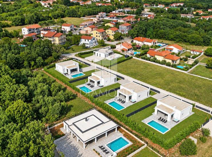 TOP PONUDA- Četiri kuće sa bazenima — fotografija 3