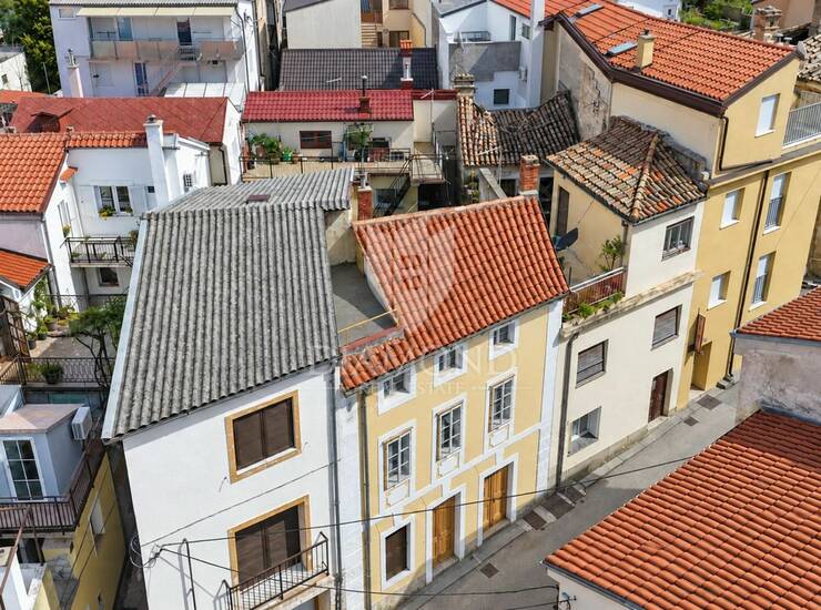 SELCE, primorska kuća za adaptaciju 50m od mora