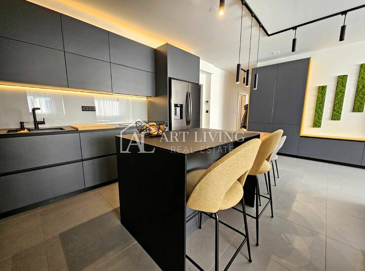 Istra, Umag - luksuzan trosobni stan od 100 m2 na odličnoj lokaciji — fotografija 2