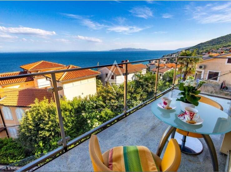OPATIJA – Prostrana kuća s tri stana, bazenom i panoramskim pogledom na more — fotografija 2